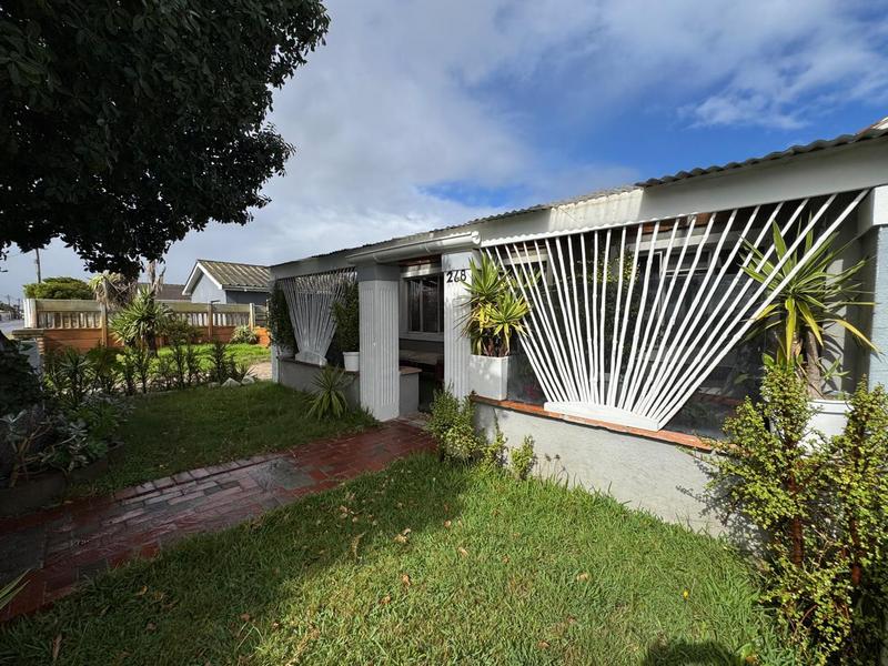 7 Bedroom Property for Sale in Grassy Park Western Cape